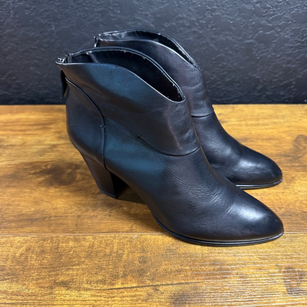 B. Makowsky BFQUILL Black Leather Pointed Toe Ankle Boots Womens 9M